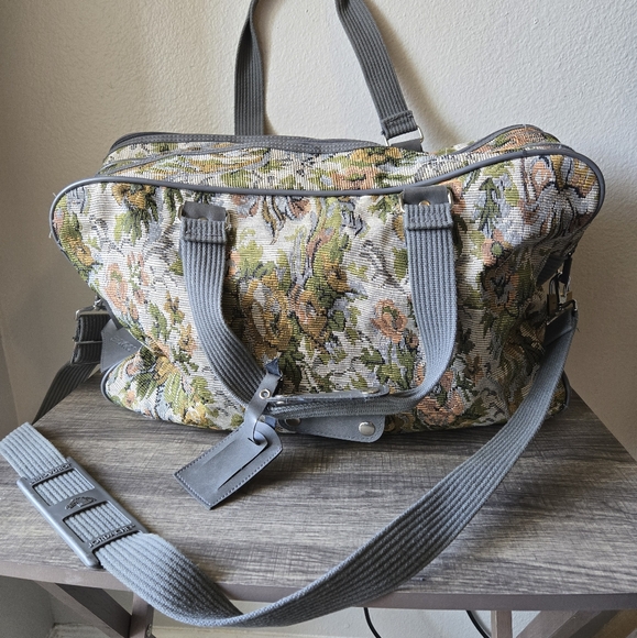 Large Vintage Jordache Floral Tapestry Duffel Bag Carry-on Overnight Travel 80s - Picture 2 of 16